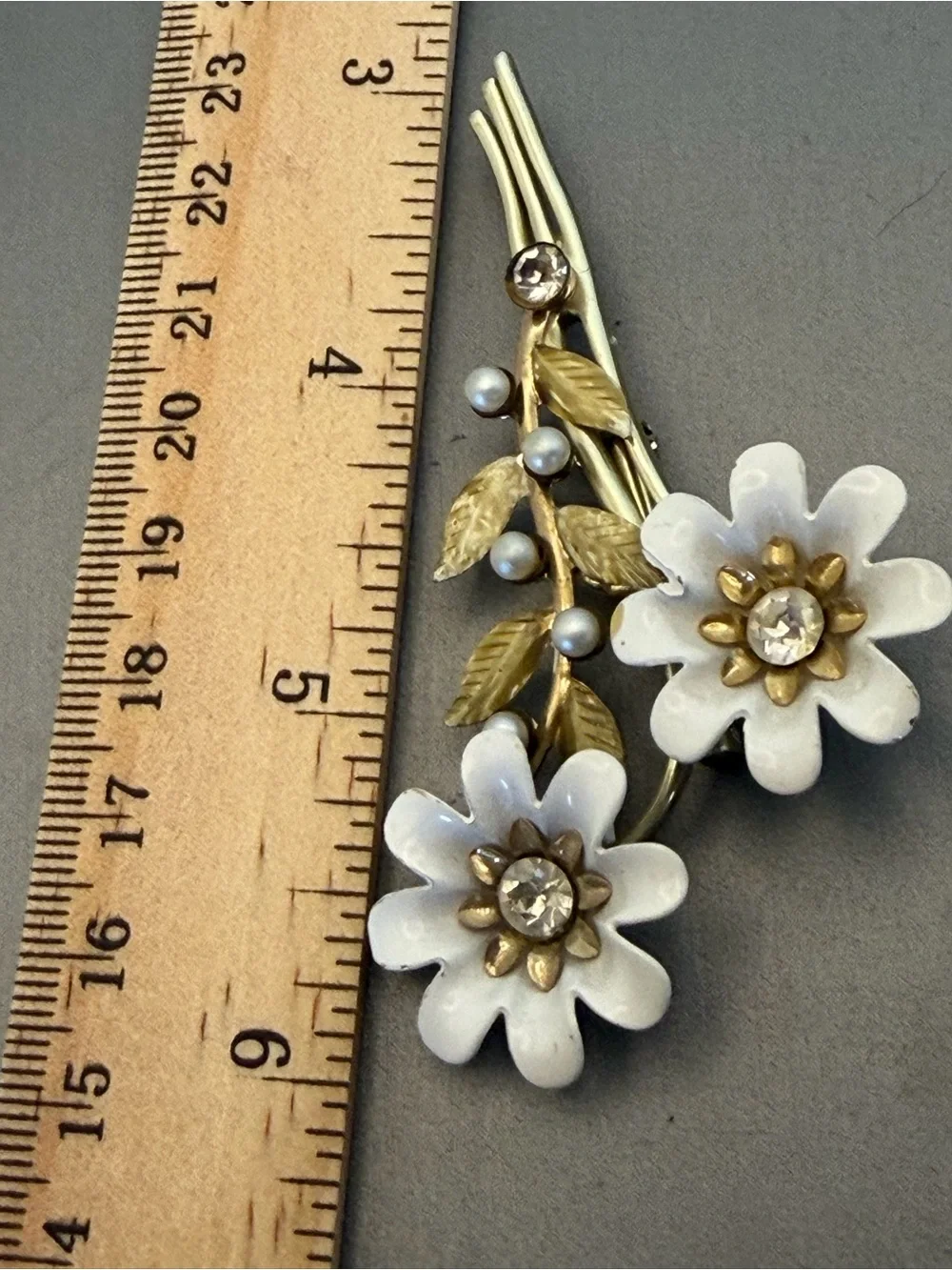 Coro White Enamel Daisy Rhinestone Faux Pearl Bouquet Brooch Vintage 3”